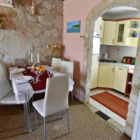Apartment In Savudrija Mit Grosser Terrasse