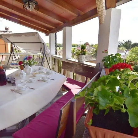 In Savudrija Mit Grosser Terrasse