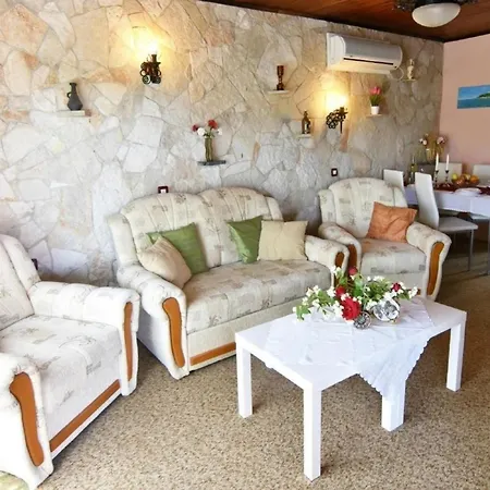 In Savudrija Mit Grosser Terrasse Basanija